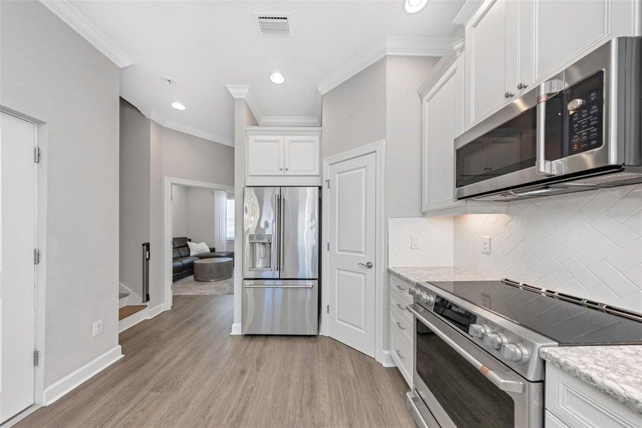 4022 Rocky Shores Dr - Photo 7 of 47