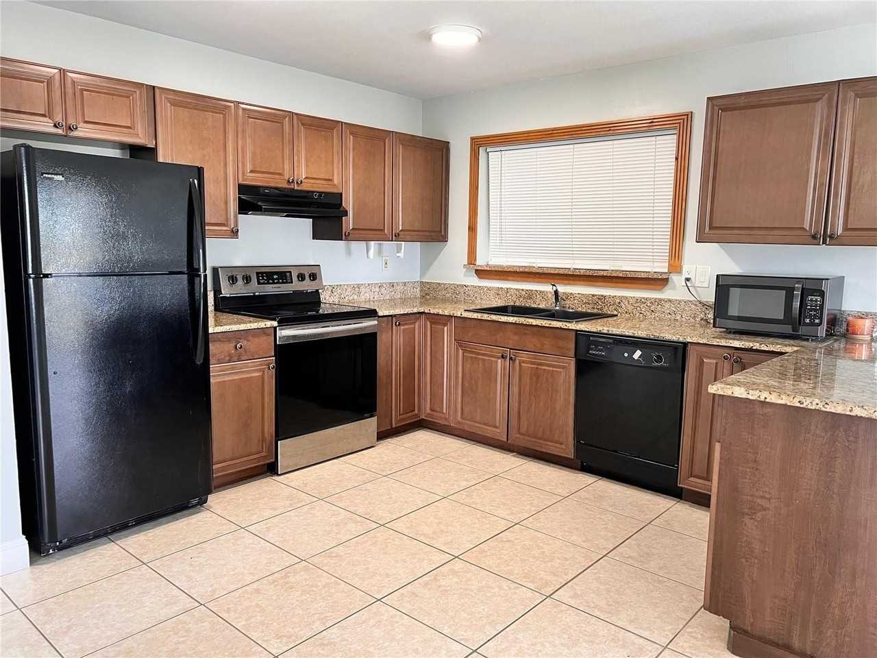 1299 Birchcrest Blvd - Photo 3 of 15