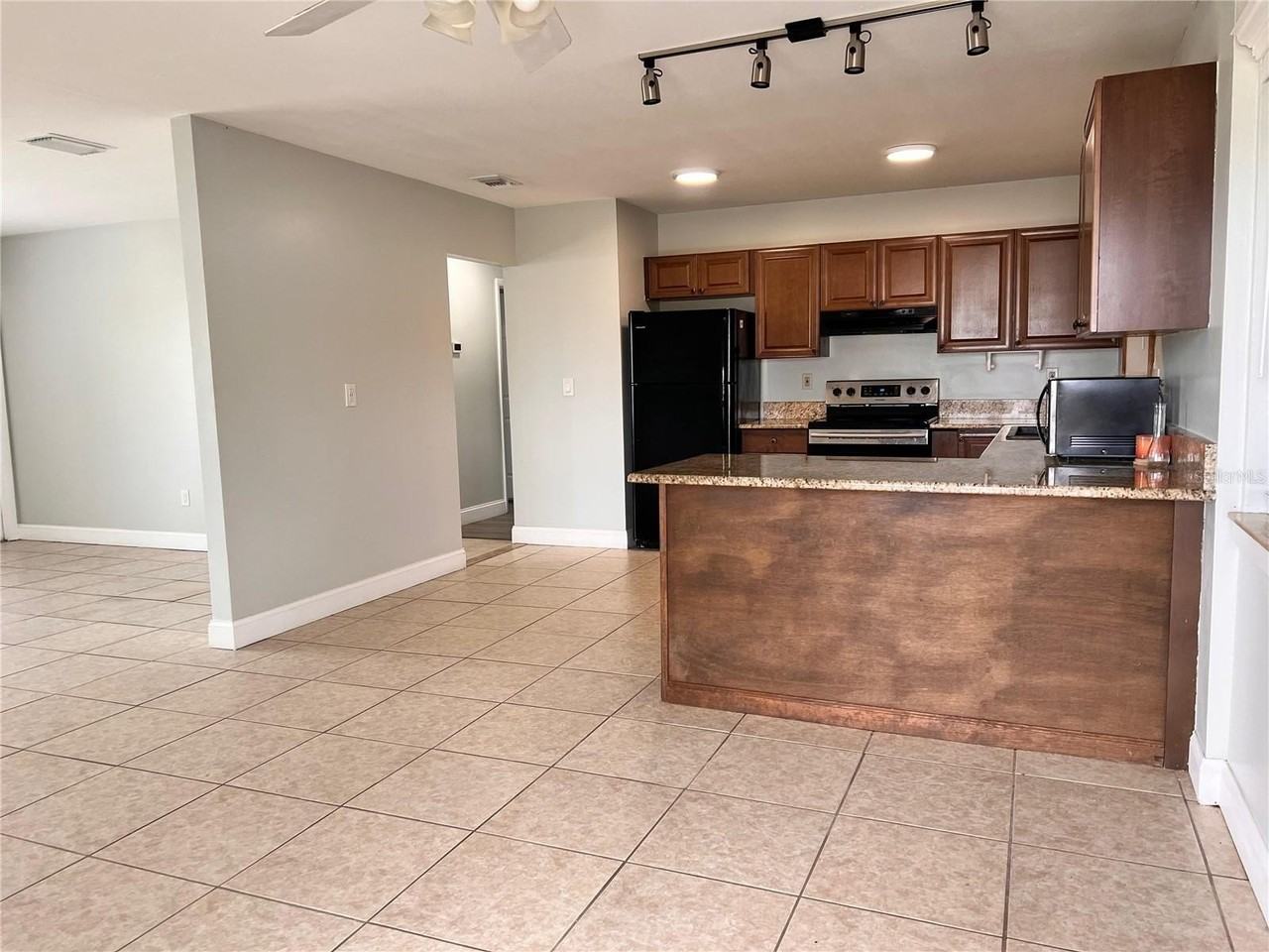 1299 Birchcrest Blvd - Photo 4 of 15