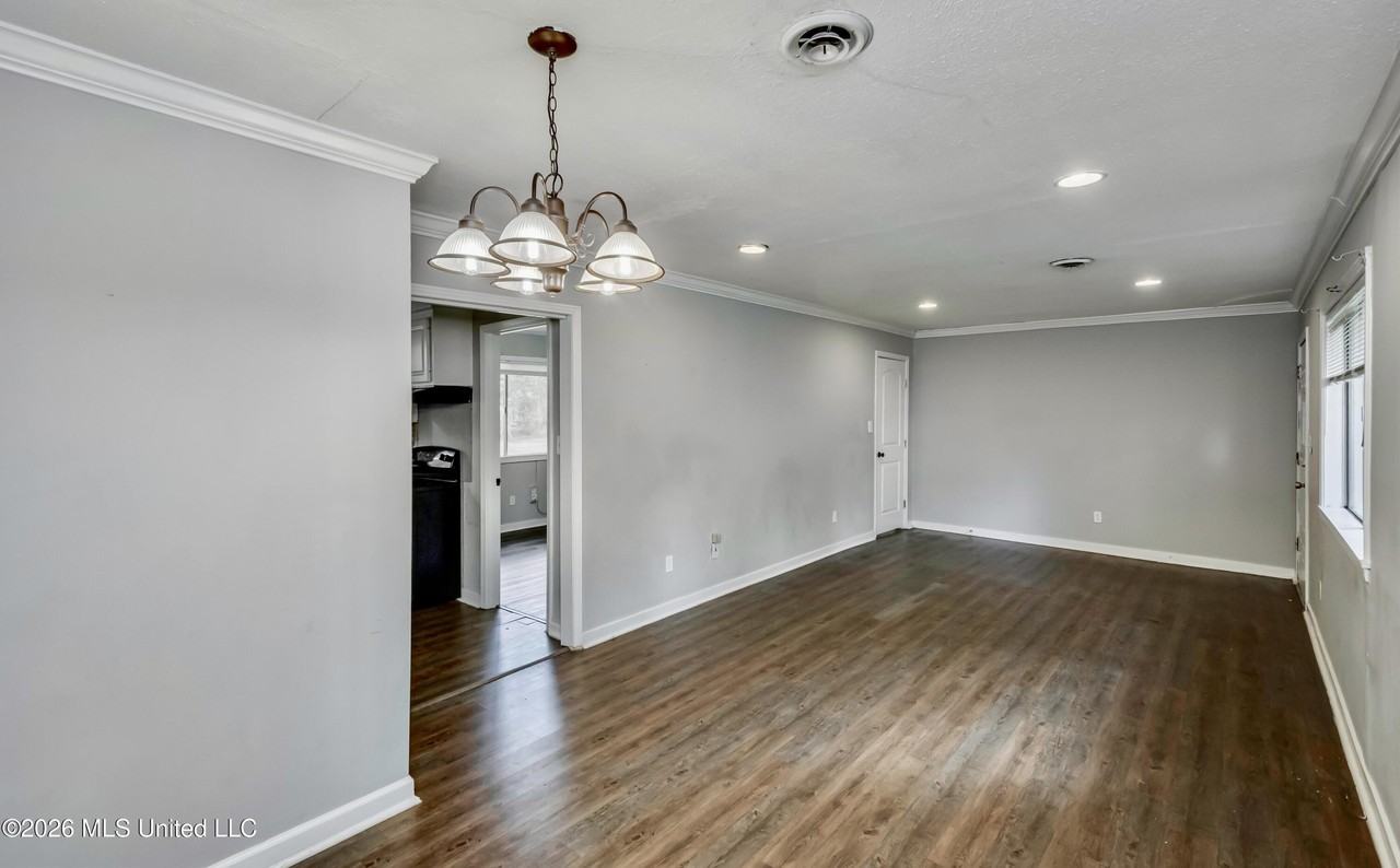 823 Dunton Rd - Photo 3 of 27