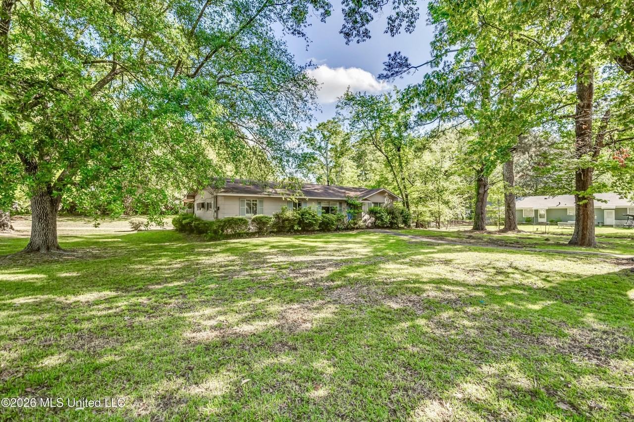 823 Dunton Rd - Photo 4 of 27