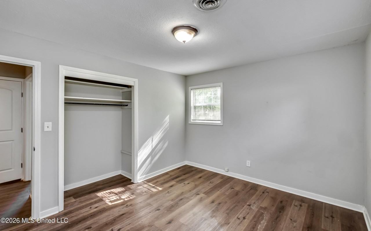 823 Dunton Rd - Photo 5 of 27