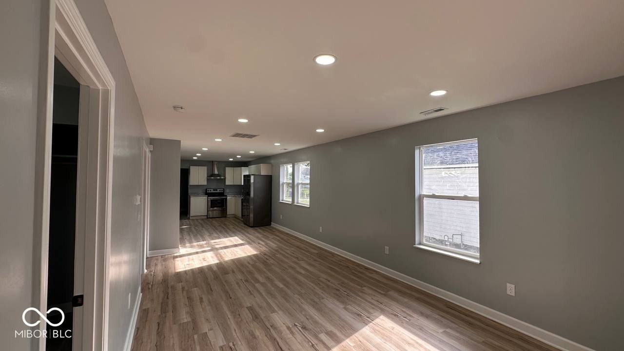 1107 E Mulberry St - Photo 5 of 25