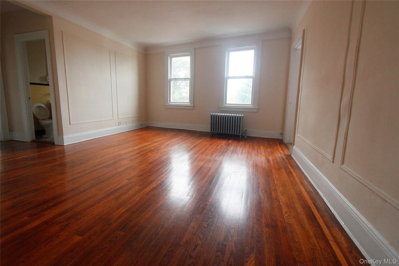 477 Merrick Rd - Photo 4 of 8