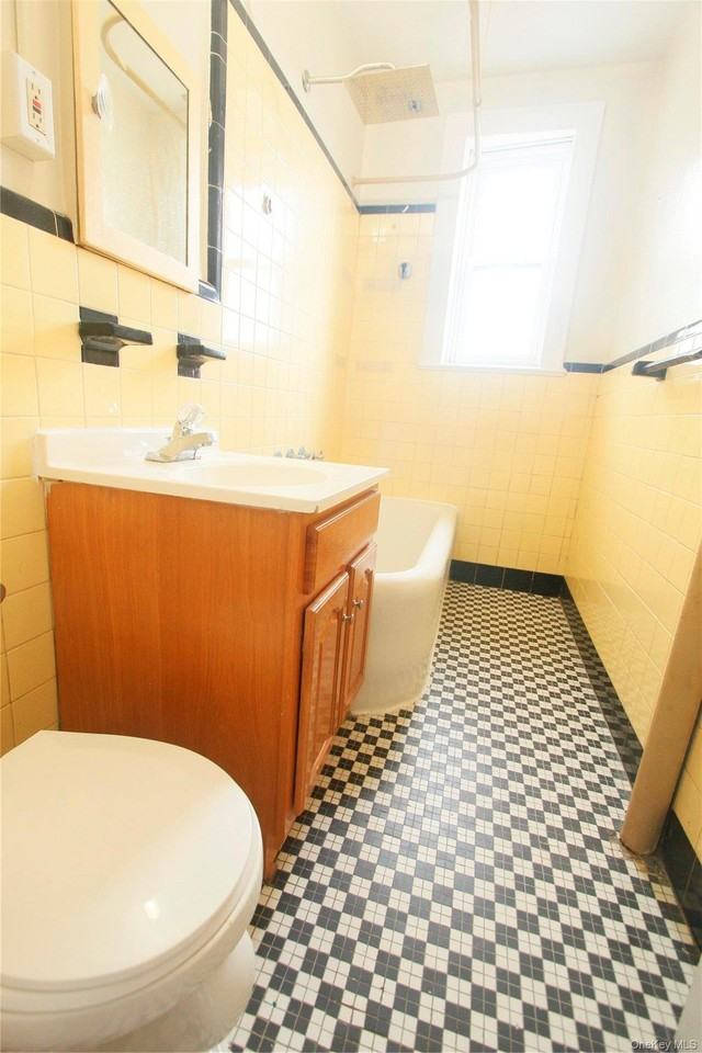 477 Merrick Rd - Photo 6 of 8