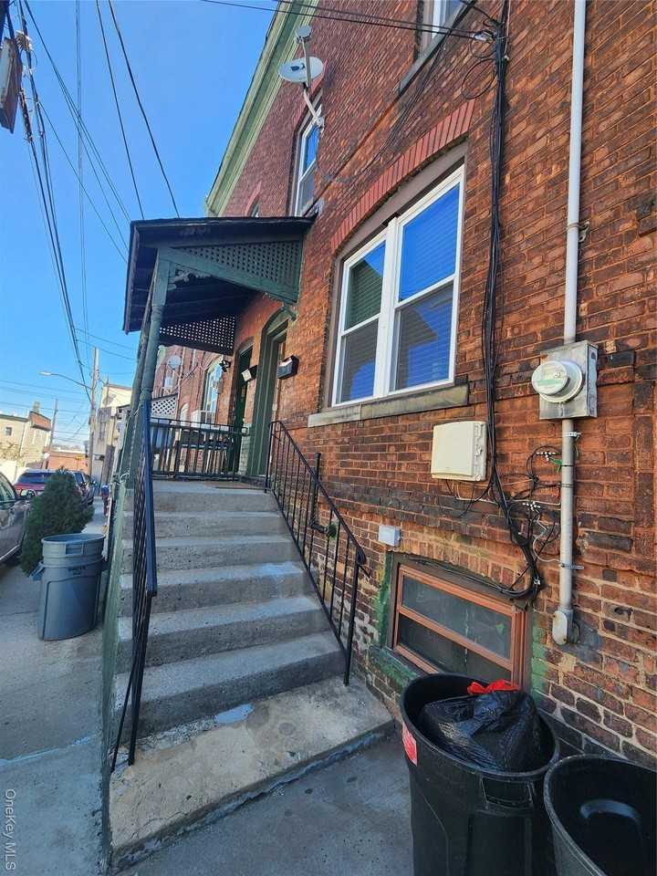 11 Coonley Ct - Photo 3 of 30