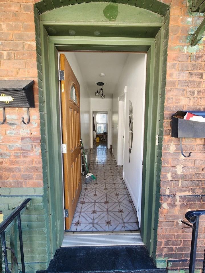 11 Coonley Ct - Photo 4 of 30