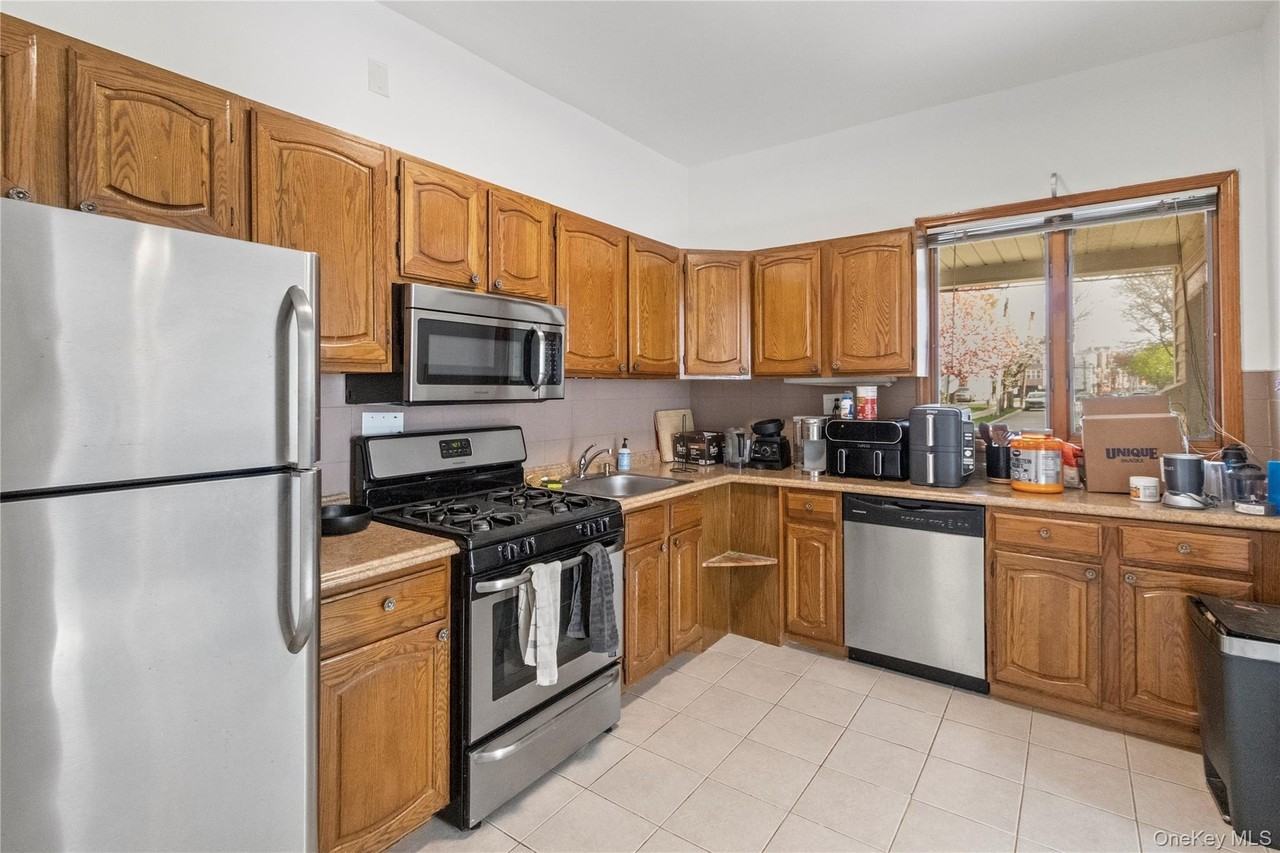 172 Harrison Ave #1 - Photo 3 of 9