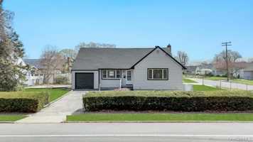 featured image of 207 August Rd