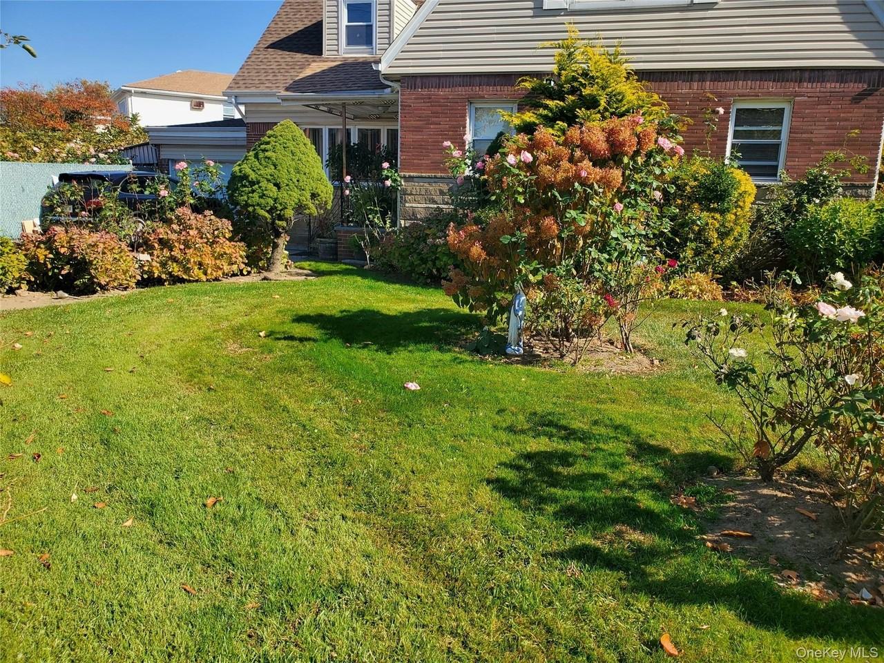 16606 Willets Point Blvd - Photo 2 of 13