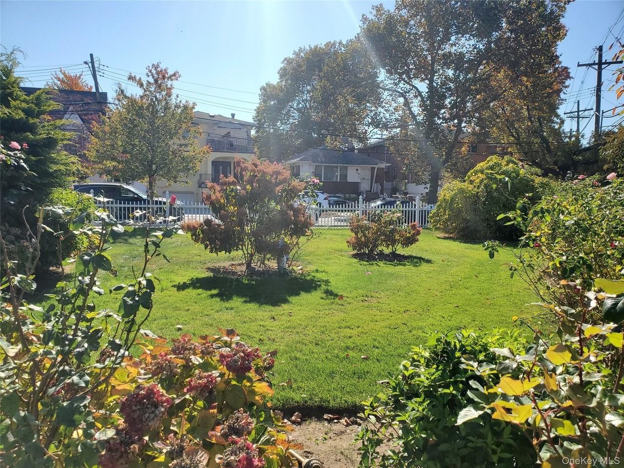 16606 Willets Point Blvd - Photo 5 of 13