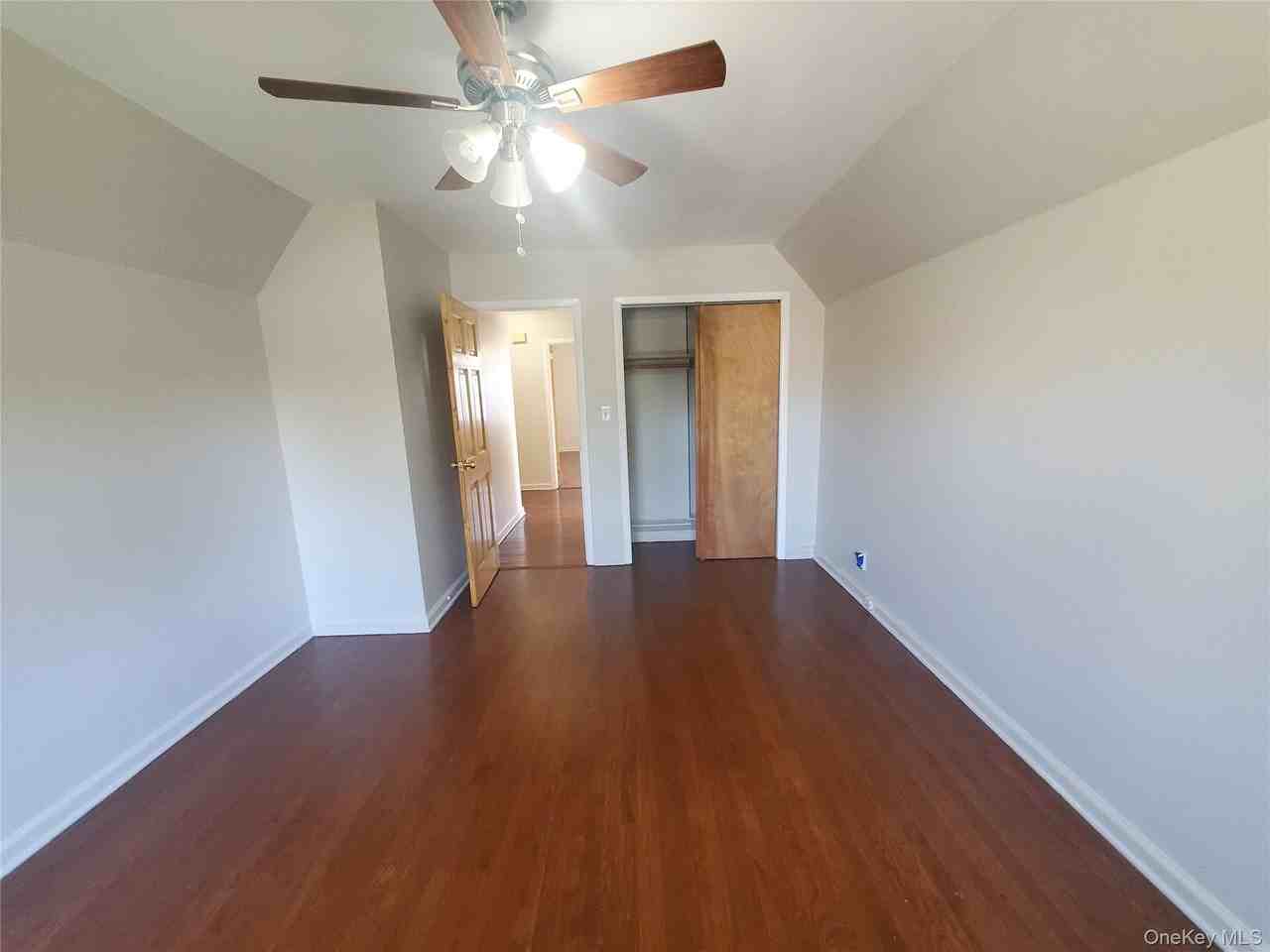 16606 Willets Point Blvd - Photo 7 of 13