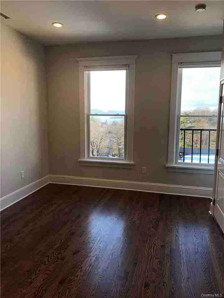 195 Main St #5 - Photo 3 of 5