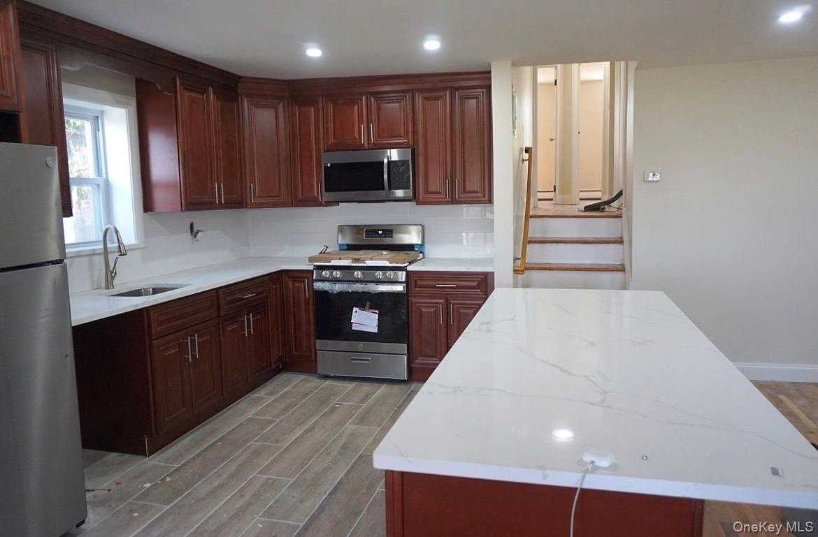 1226 Bergen Ave #3 - Photo 2 of 8