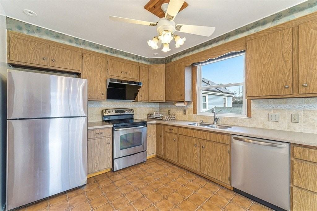 7 Carol St - Photo 6 of 17