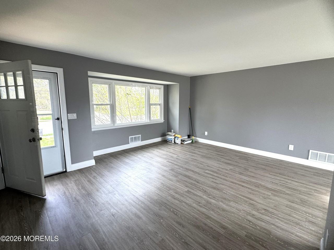 416 Hooper Ave - Photo 2 of 8