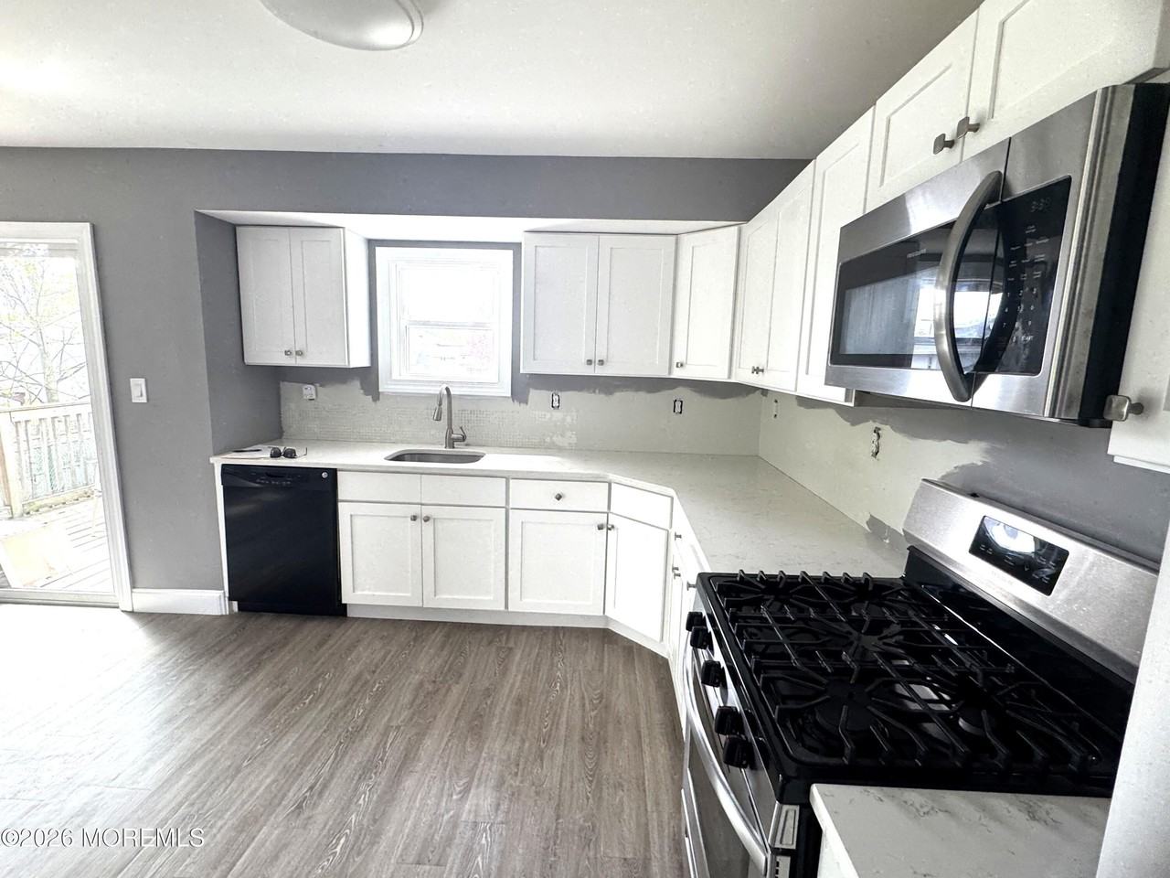 416 Hooper Ave - Photo 3 of 8