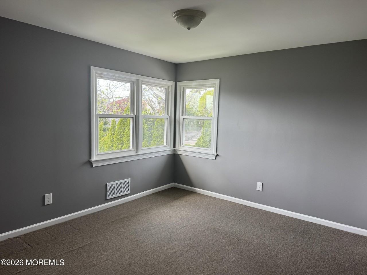 416 Hooper Ave - Photo 5 of 8