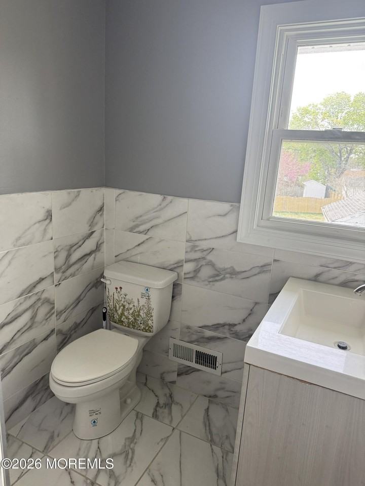 416 Hooper Ave - Photo 6 of 8