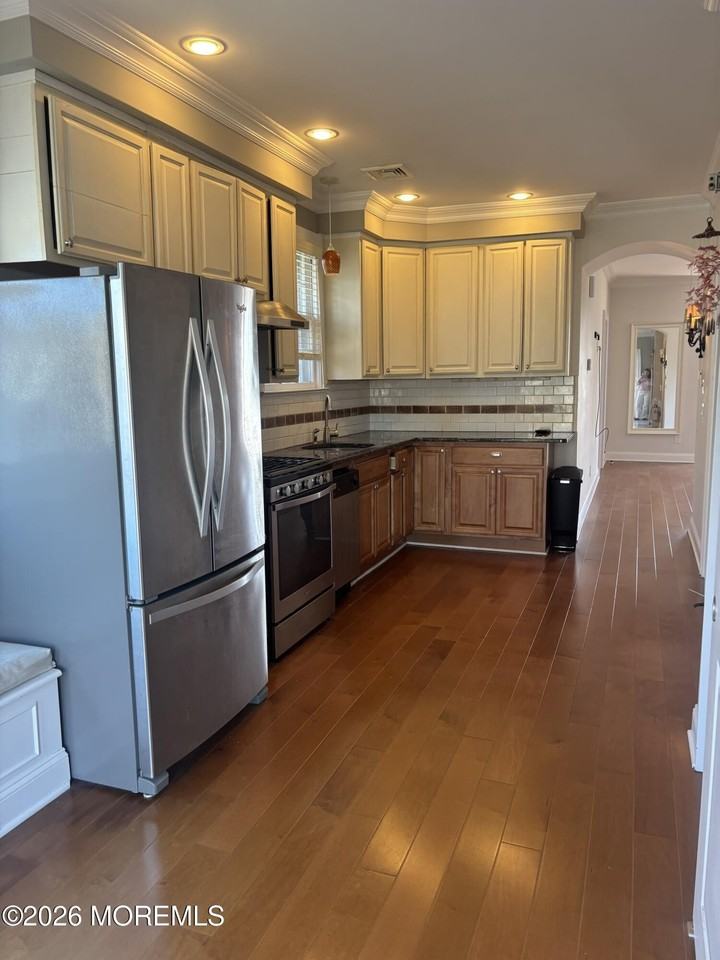 56 Waterman Ave - Photo 7 of 13