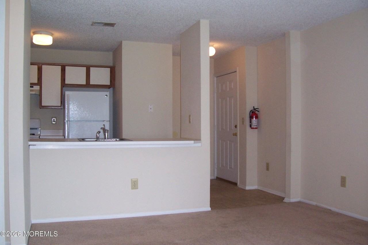 107 Des Moines Ct - Photo 2 of 10