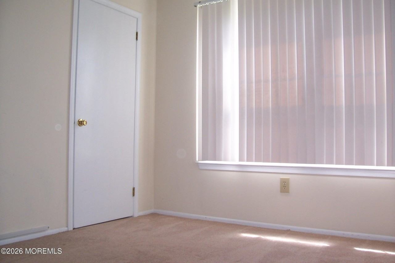 107 Des Moines Ct - Photo 7 of 10