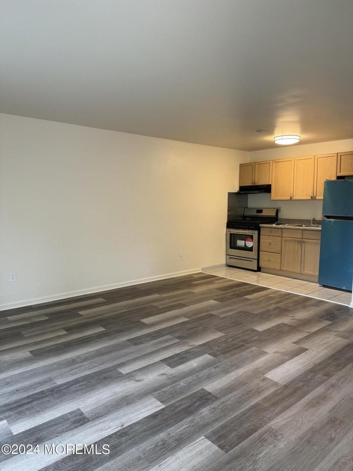 109 2nd Ave #E - Photo 3 of 17