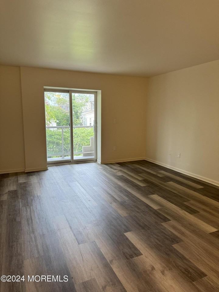 109 2nd Ave #E - Photo 5 of 17