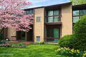 featured image of 3 Eastport Ct