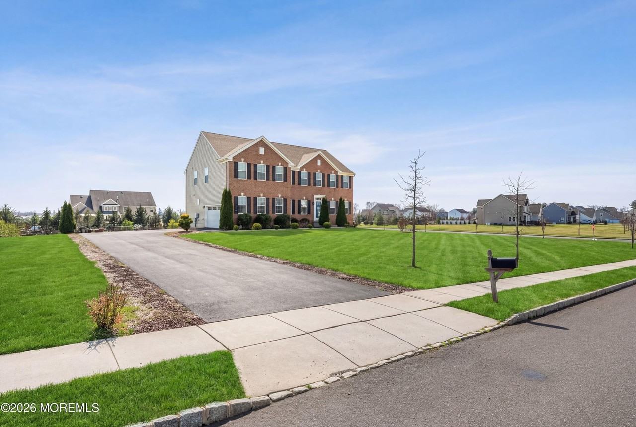 40 Gina Dr - Photo 3 of 50