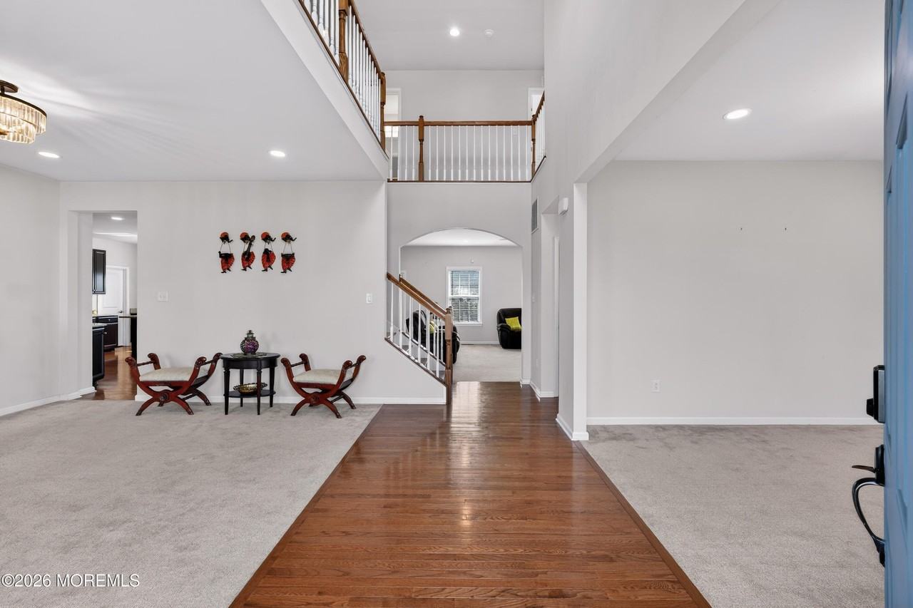 40 Gina Dr - Photo 4 of 50