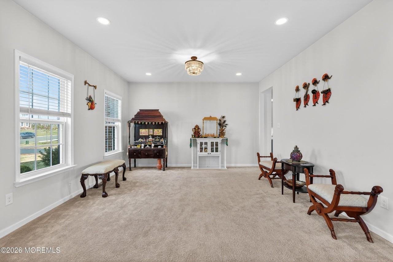 40 Gina Dr - Photo 5 of 50