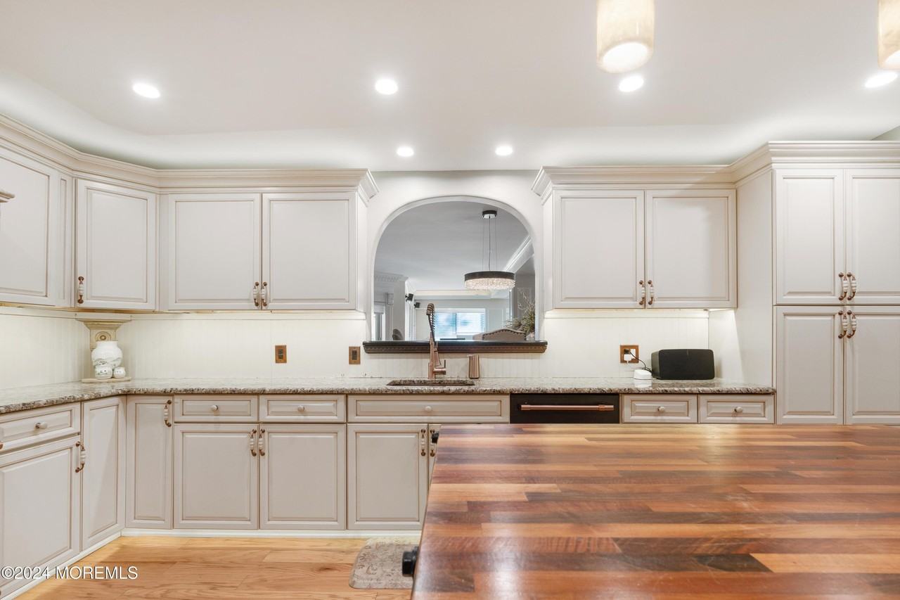 300 Ocean Ave N #1A - Photo 5 of 28