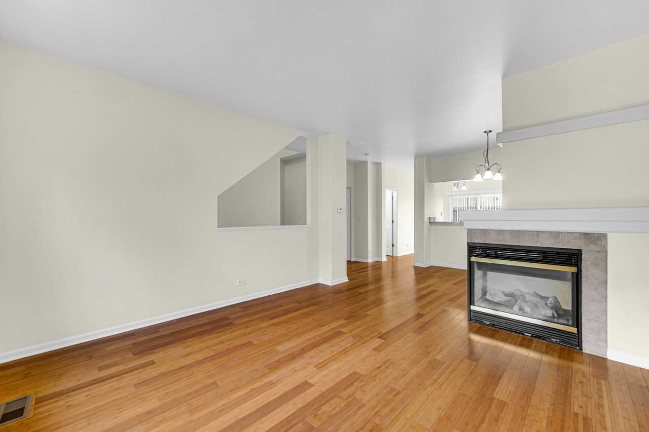 1114 N Claremont Dr - Photo 4 of 24