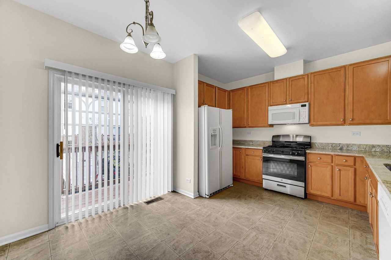 1114 N Claremont Dr - Photo 6 of 24