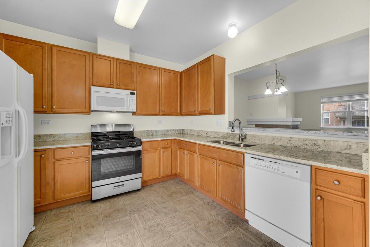 1114 N Claremont Dr - Photo 7 of 24