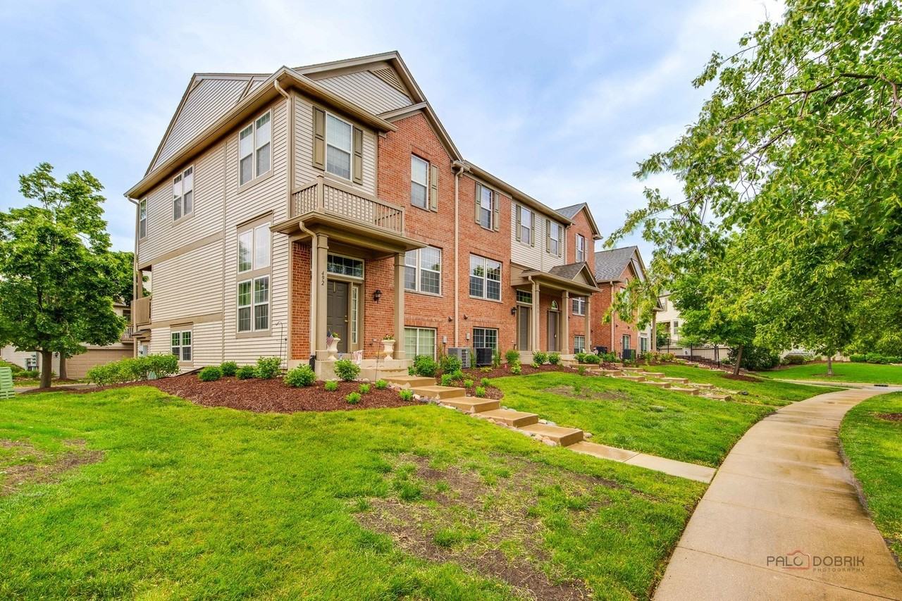 496 Belvedere Ln - Photo 2 of 37