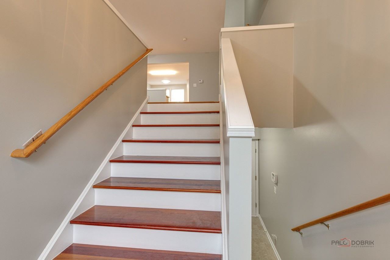 496 Belvedere Ln - Photo 3 of 37