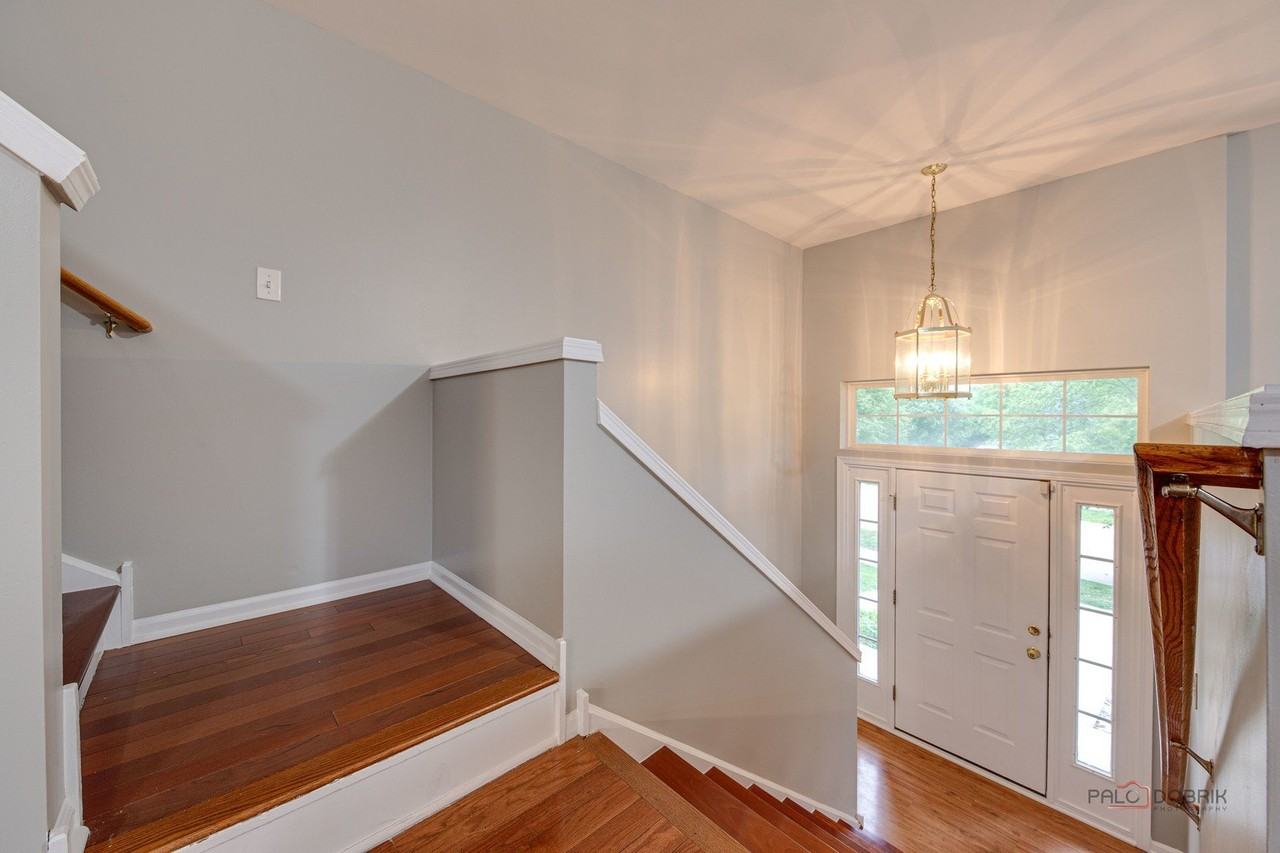 496 Belvedere Ln - Photo 4 of 37