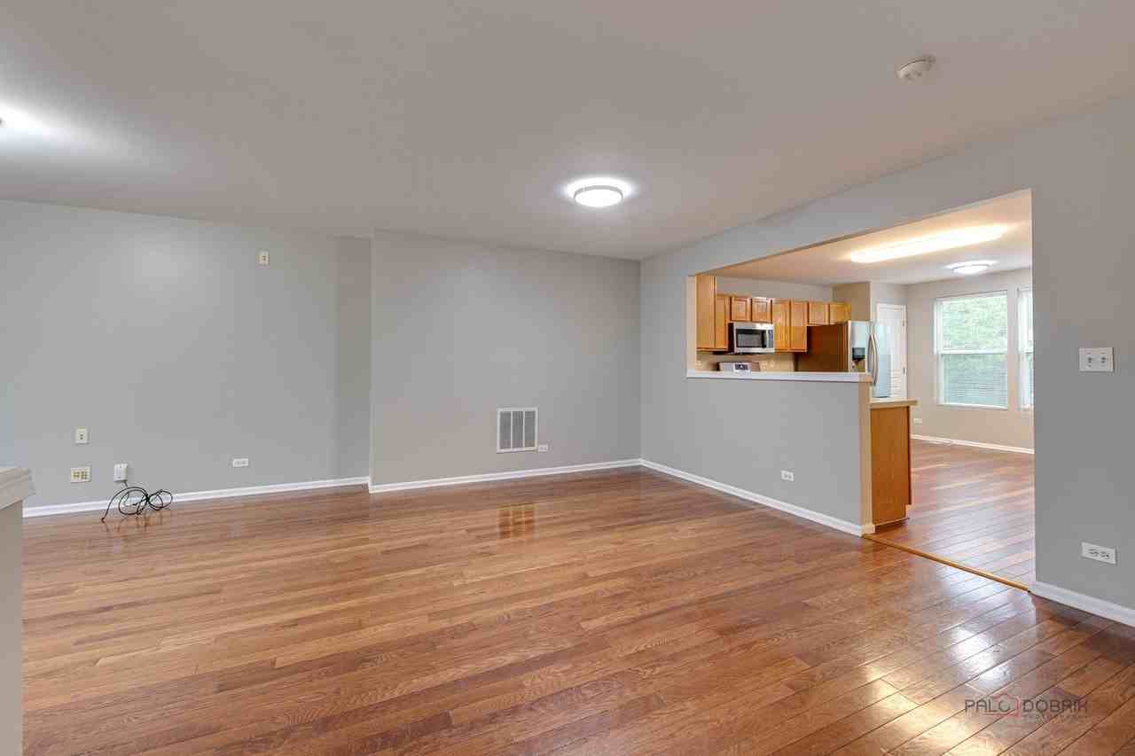 496 Belvedere Ln - Photo 5 of 37