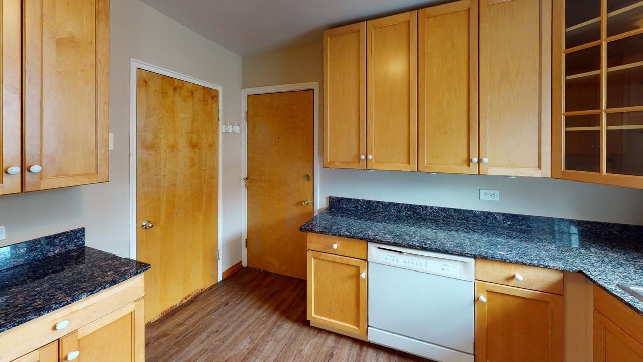 2410 W Farragut Ave #3B - Photo 6 of 9