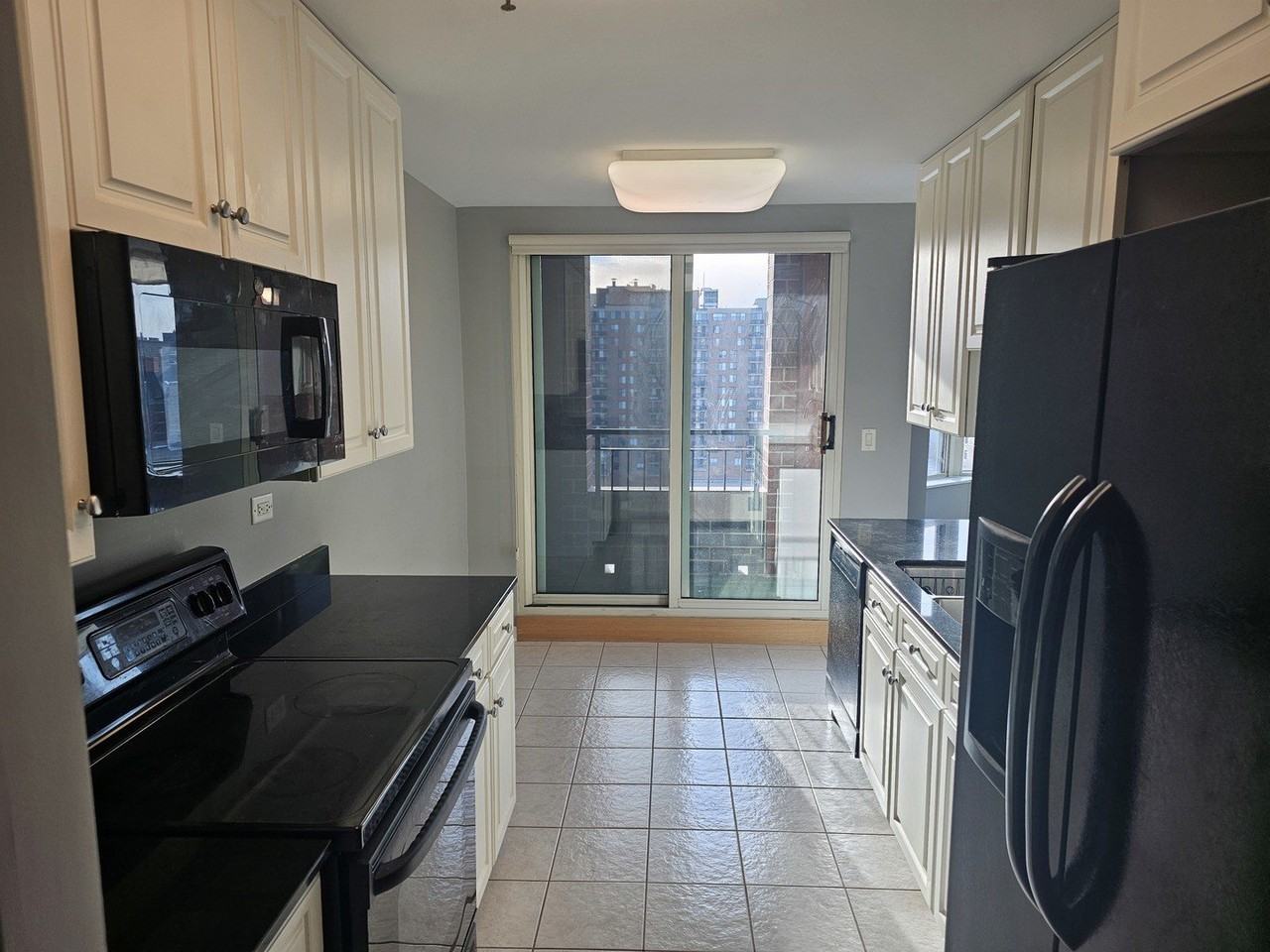 77 S Evergreen Ave #1104 - Photo 4 of 14