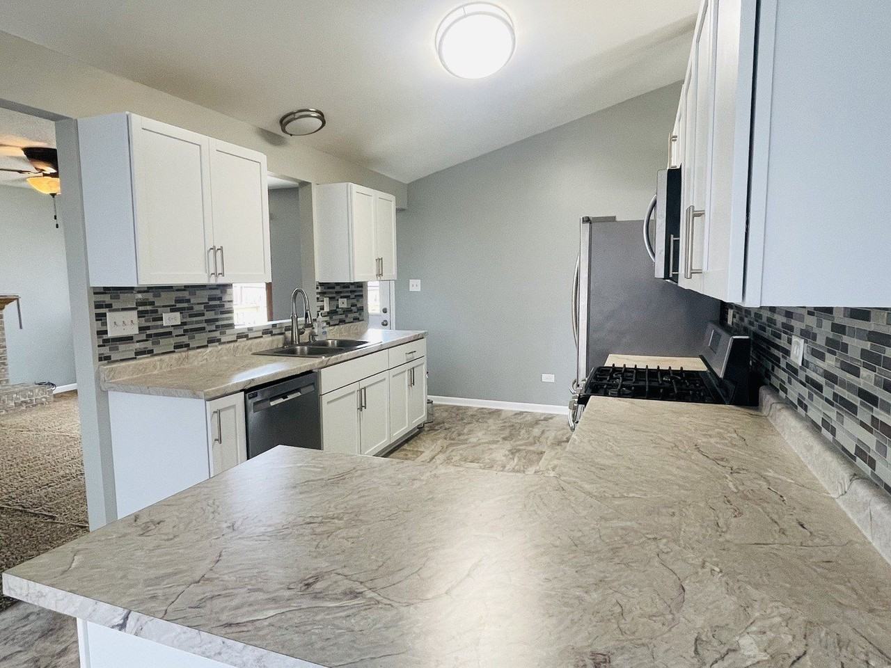 6906 Townsend Blvd - Photo 4 of 16