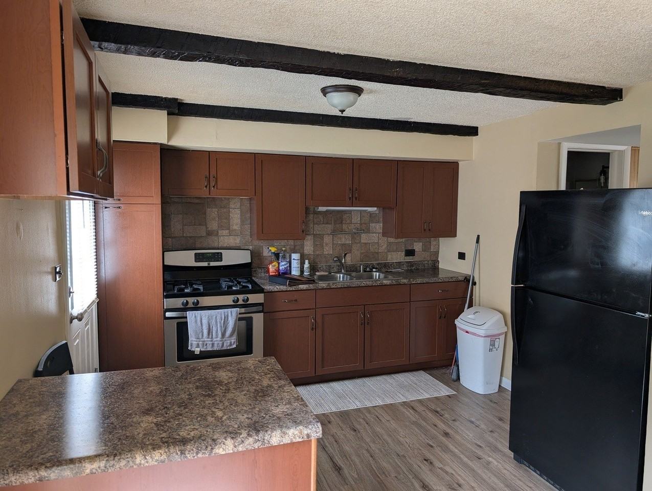 208 Dee Rd - Photo 7 of 36