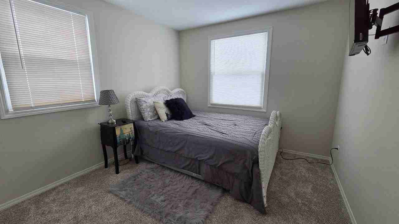 542 Whitney Ave - Photo 2 of 16