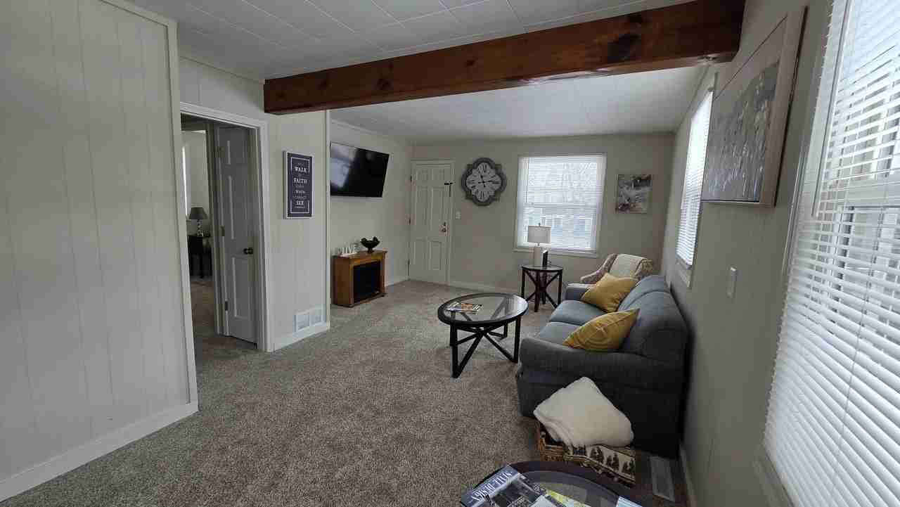 542 Whitney Ave - Photo 6 of 16