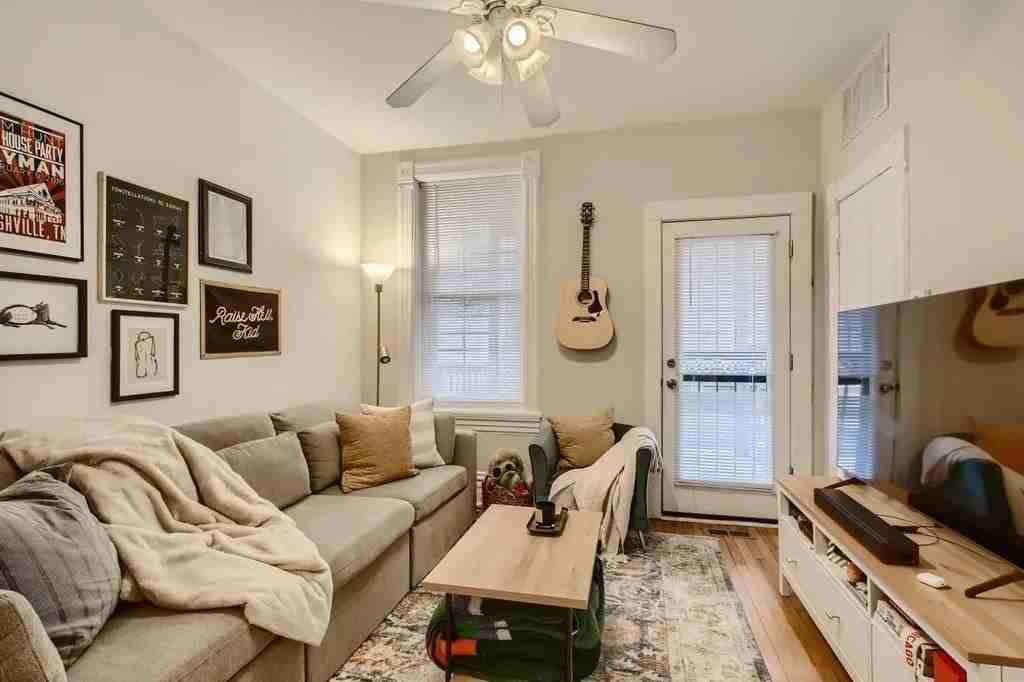 1629 W Julian St #1R - Photo 3 of 12