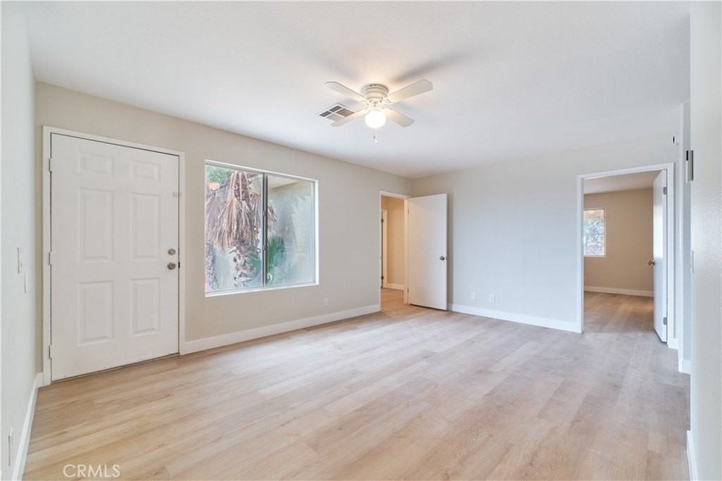 1286 Arctic Ave - Photo 3 of 32