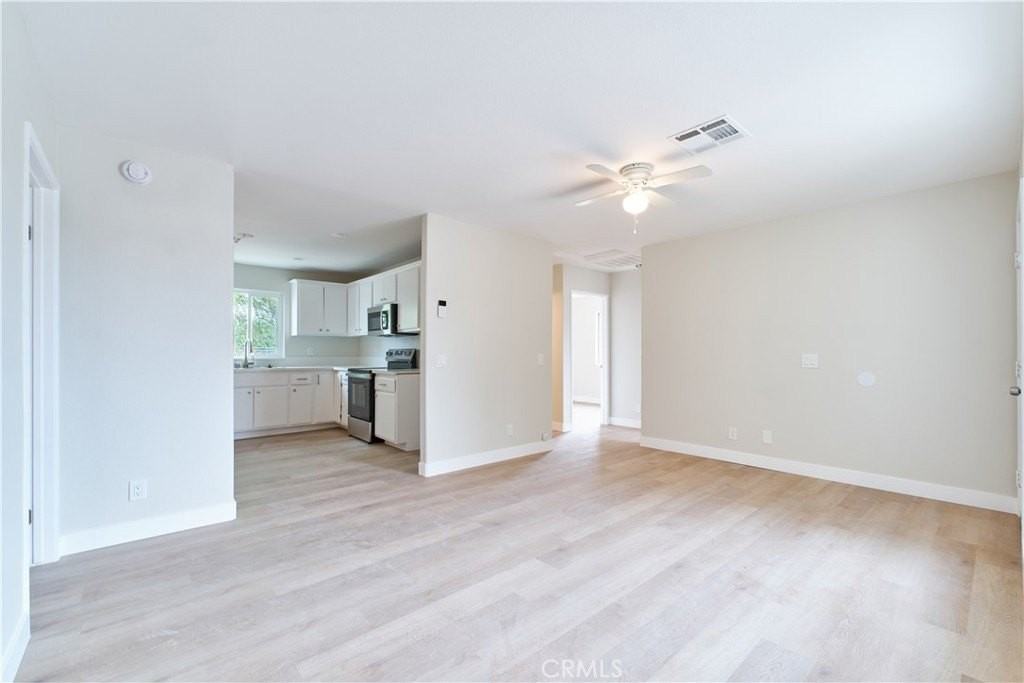 1286 Arctic Ave - Photo 4 of 32