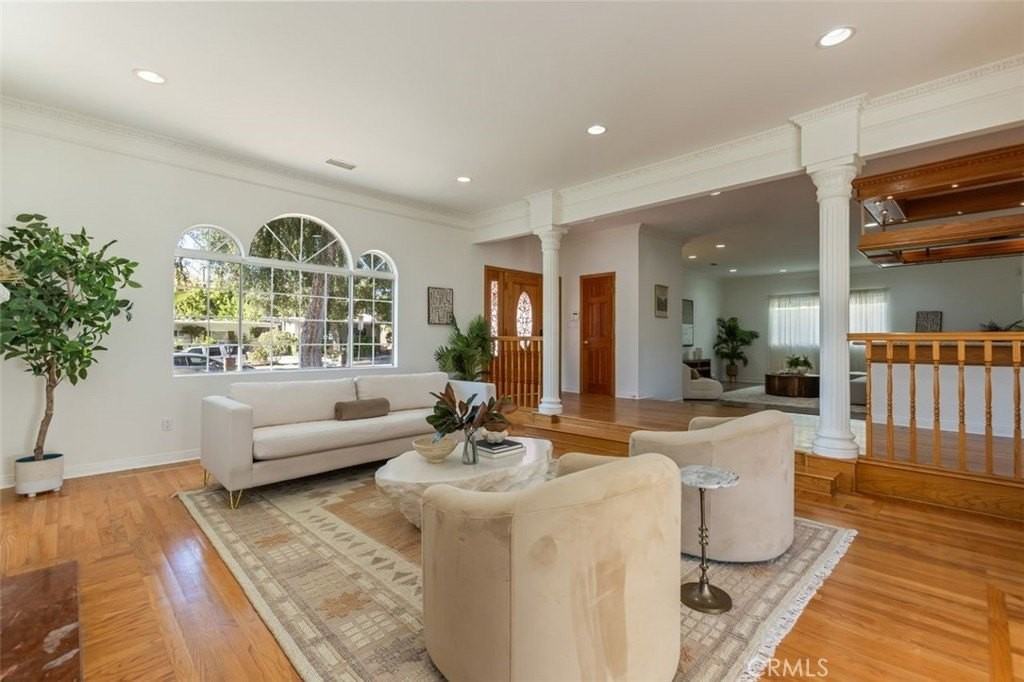 4926 Crown Ave - Photo 4 of 28